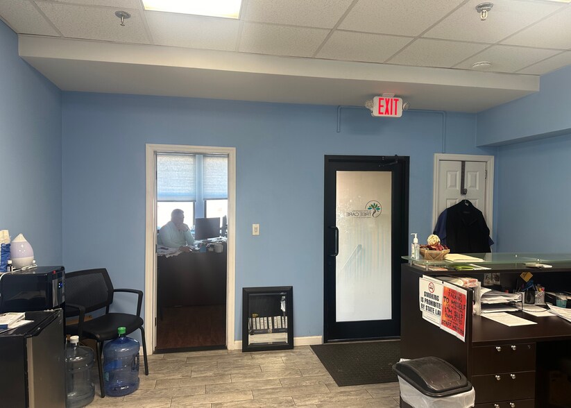 More Photos Of 925 Saw Mill River Rd, Yonkers Manufacturing For Lease