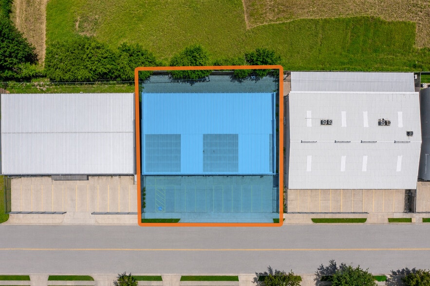 More Photos Of 9013 Pagewood Ln, Houston Warehouse For Sale
