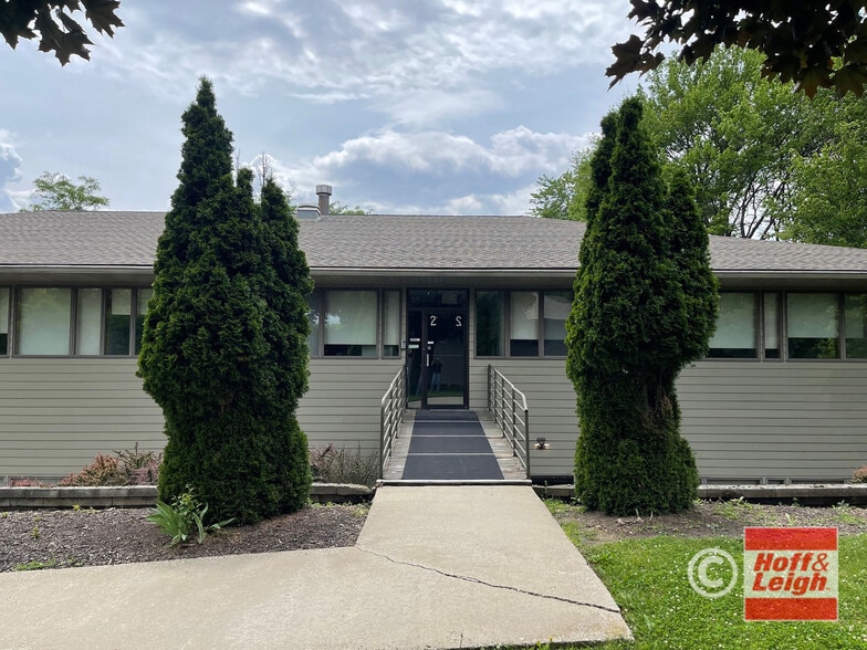 Primary Photo Of 143 Northwest Ave, Tallmadge Office For Lease