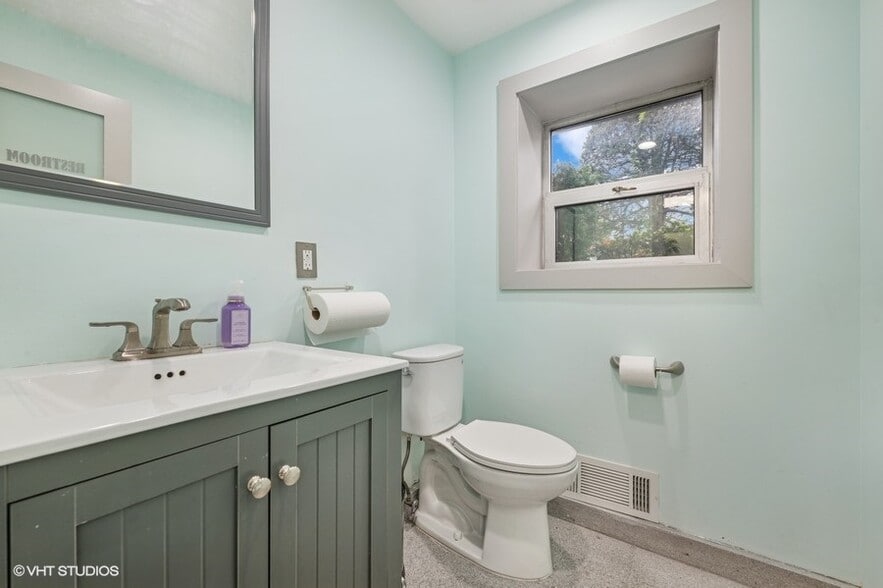 More Photos Of 1710 Hempstead Tpke, East Meadow Office For Sale