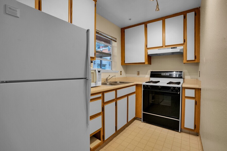 More Photos Of 1114-1116 Pacific Ave, Santa Cruz Apartments For Sale