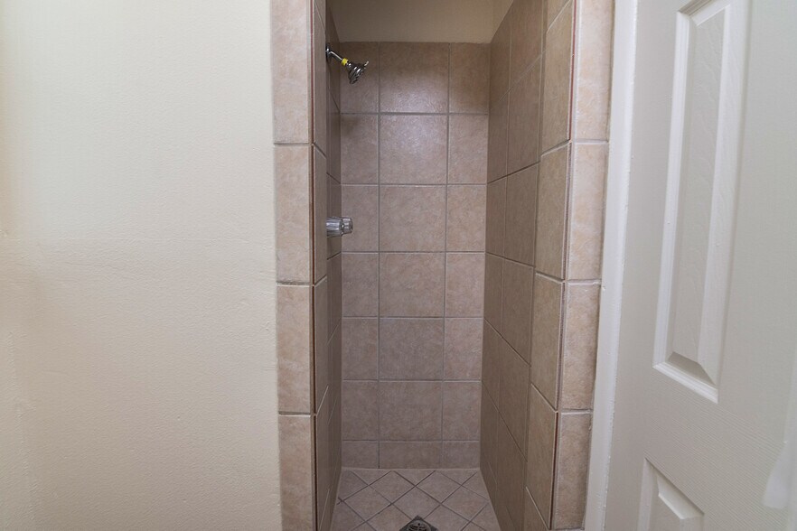 More Photos Of 1930 S Oxford Ave, Los Angeles Apartments For Sale