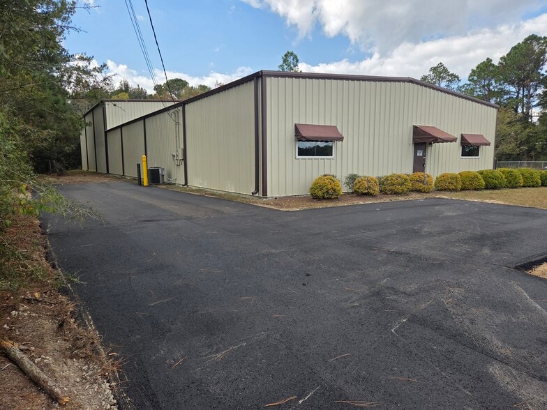 More Photos Of 3140 Lees Ln, Mobile Light Distribution For Sale