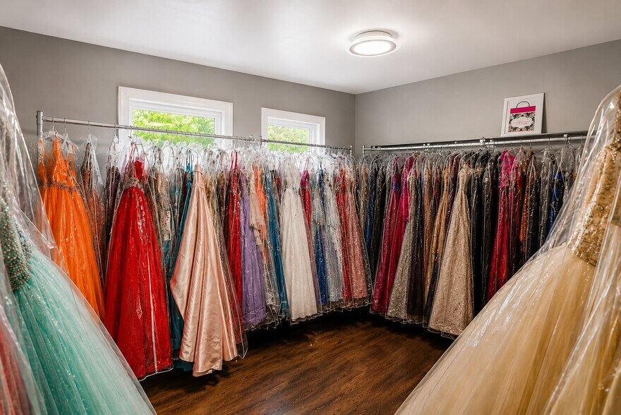 More Photos Of 9010 Main St, Woodstock Freestanding For Sale