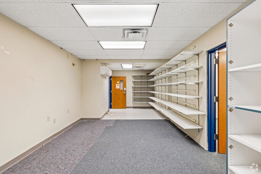 More Photos Of 1709 S Rock Rd, Wichita Medical For Sale