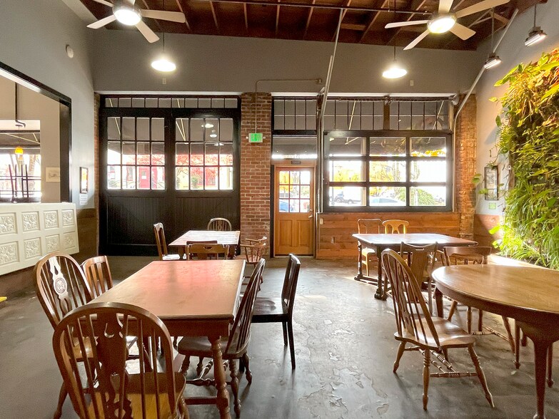 More Photos Of 623 7th St, Oregon City Restaurant For Sale