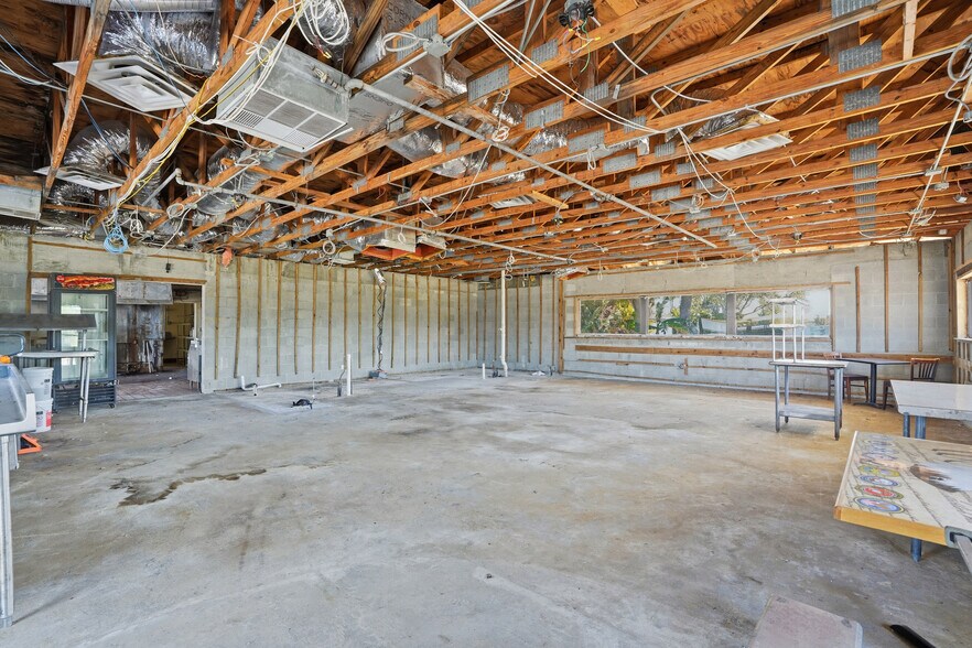 More Photos Of 16541 San Carlos Blvd, Fort Myers Restaurant For Sale