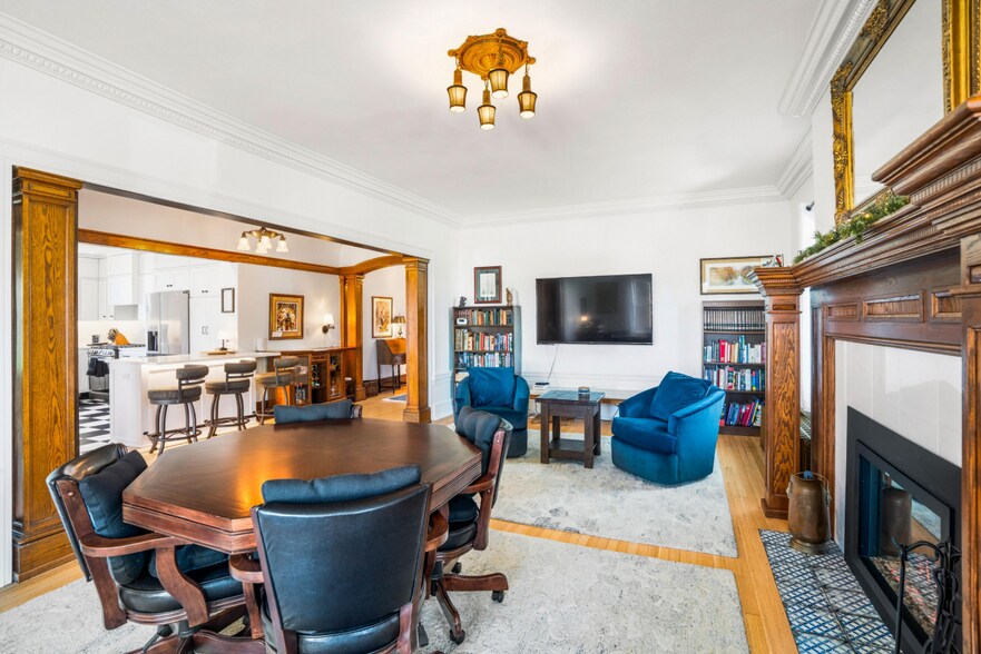 Primary Photo Of 90 S Main St, Hartford Hospitality For Sale