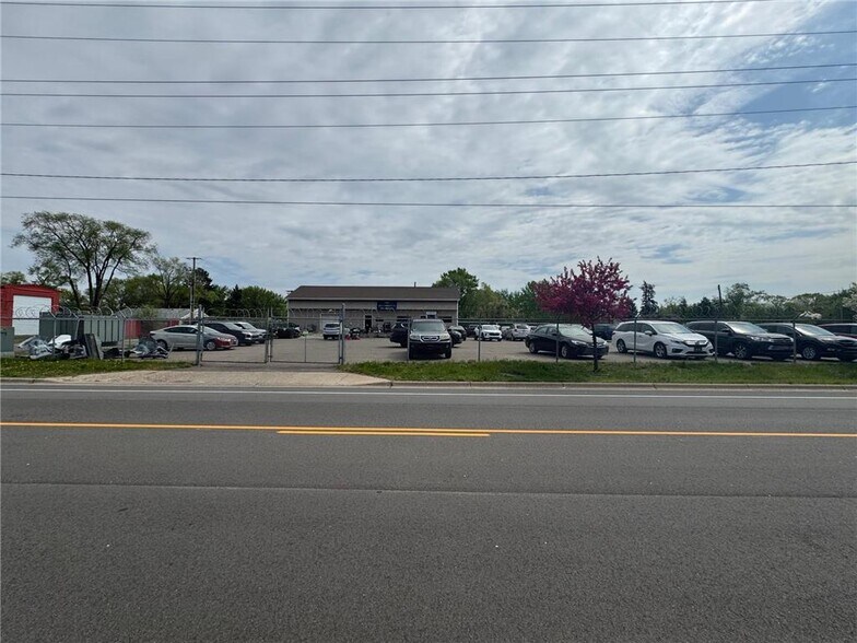 More Photos Of 625 Saint Germain St E, Saint Cloud Auto Repair For Sale
