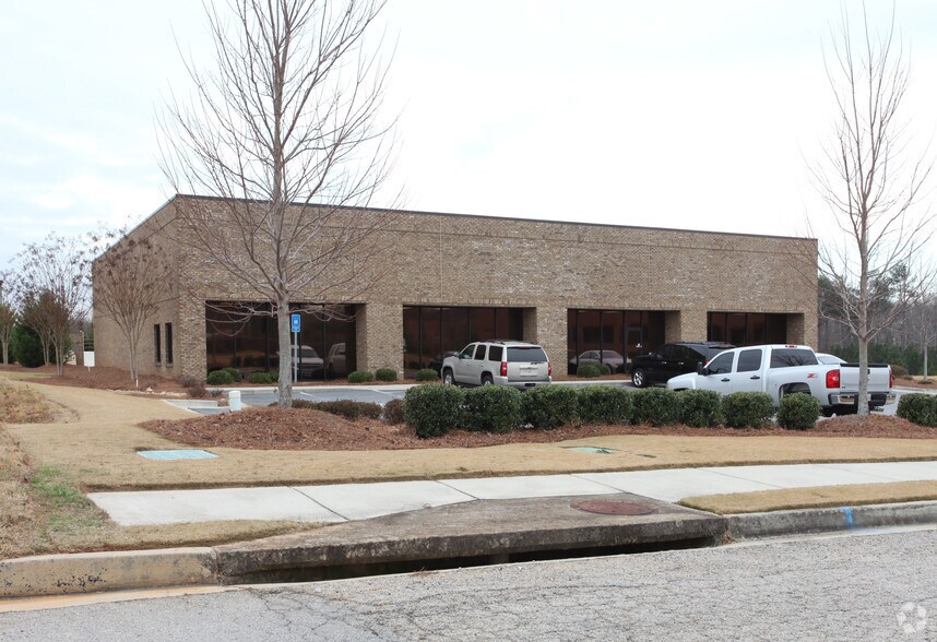 More Photos Of 4135 Industry Way, Flowery Branch Warehouse For Lease
