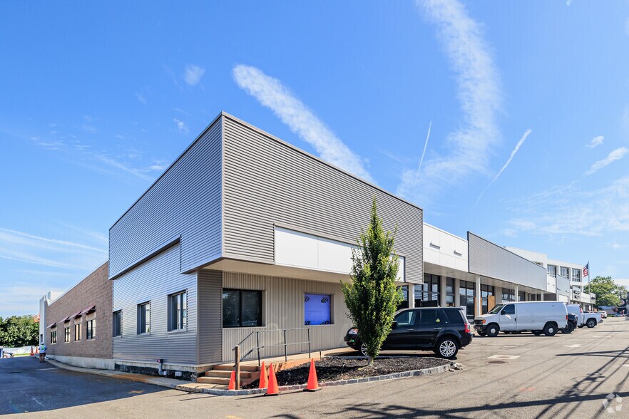 More Photos Of 371 Old Country Rd, Carle Place Storefront For Lease