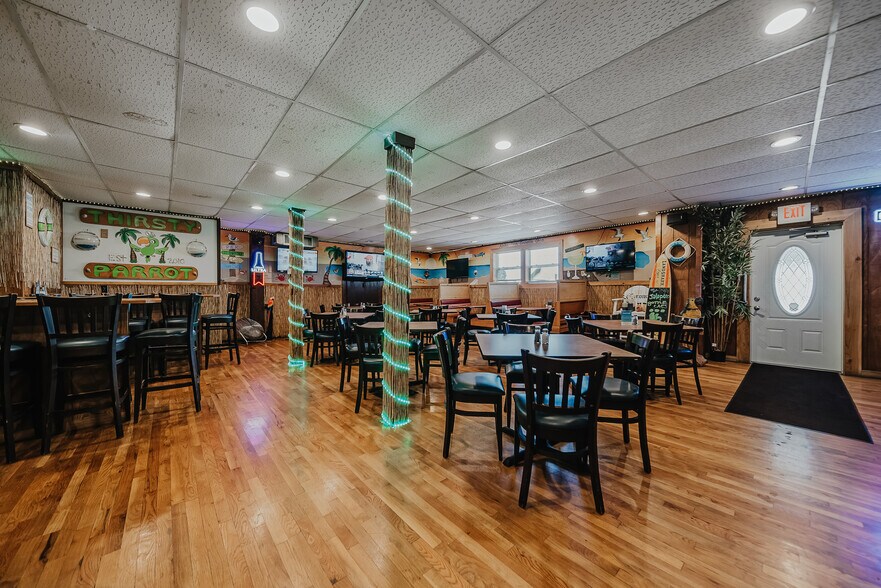 More Photos Of 706 S Washington St, Circleville Bar For Sale