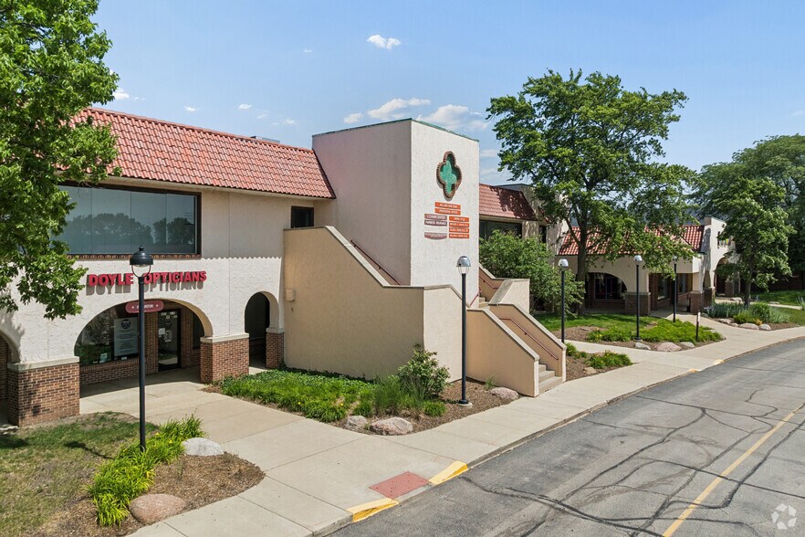 More Photos Of 401-499 Lake Cook Rd, Deerfield Storefront For Lease