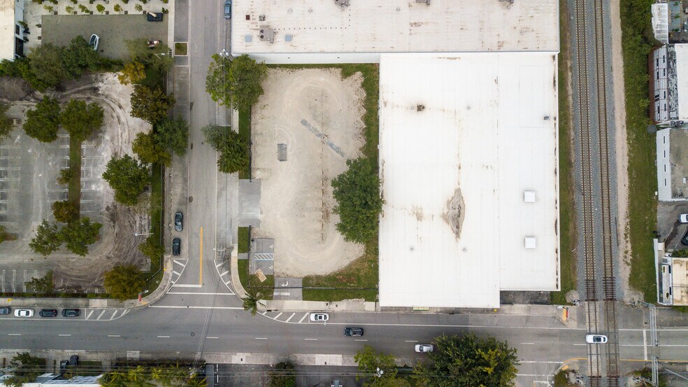 More Photos Of 415 NE 62nd St, Miami Warehouse For Lease