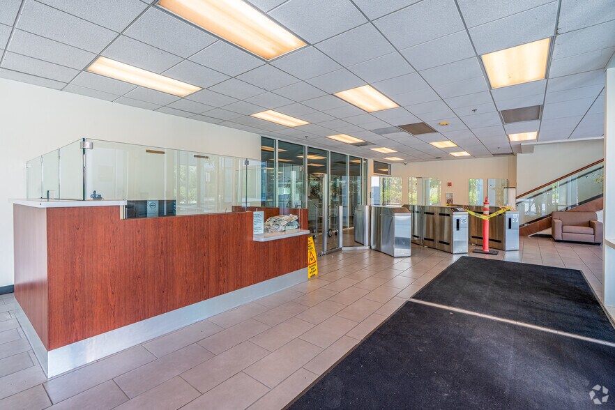 More Photos Of 450 American St, Simi Valley Office For Lease