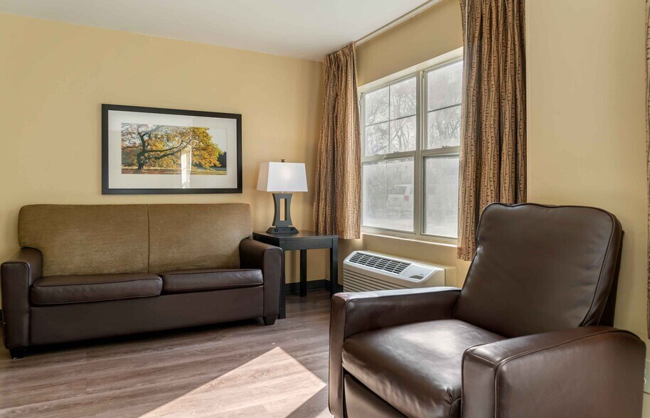 More Photos Of 2100 Featherstone Rd, Auburn Hills Hotel For Sale