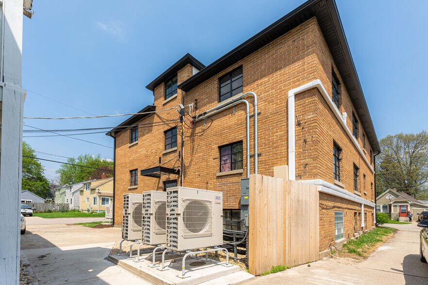 More Photos Of 524 Cross St, Sycamore Apartments For Sale