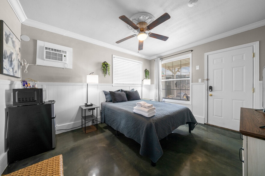 More Photos Of 215 S Pine Ave, Ocala Hotel For Sale