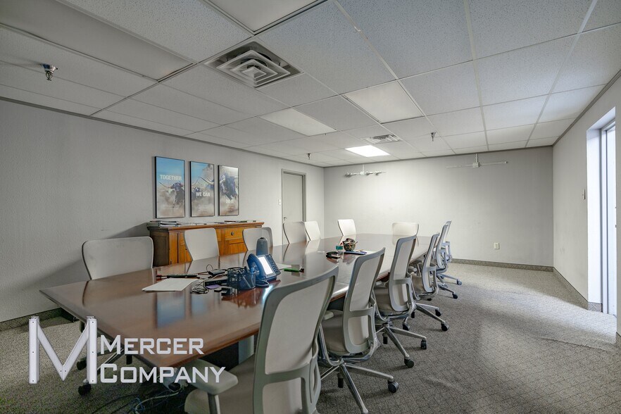 More Photos Of 840 N Great Southwest Pky, Arlington Warehouse For Sale