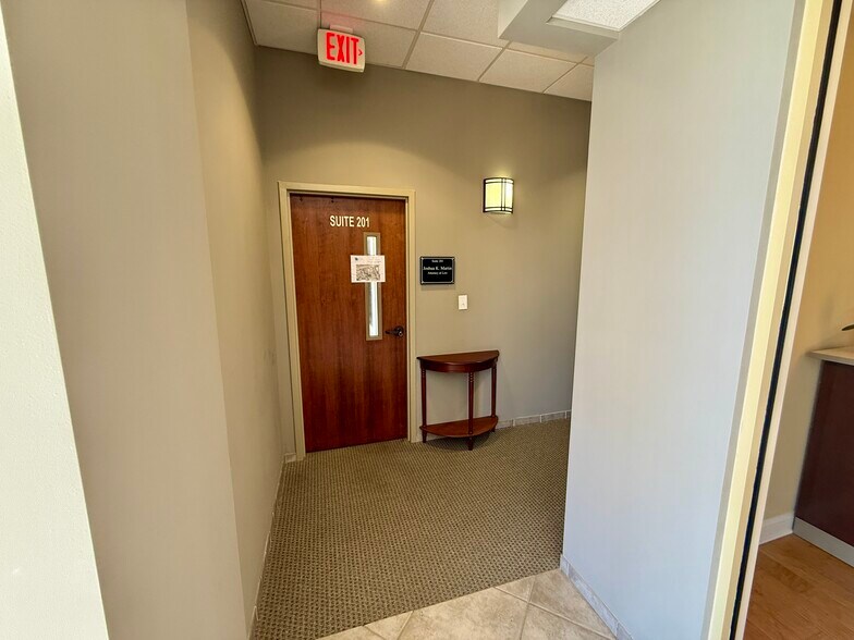 More Photos Of 960185 Gateway Blvd, Fernandina Beach Office For Sale