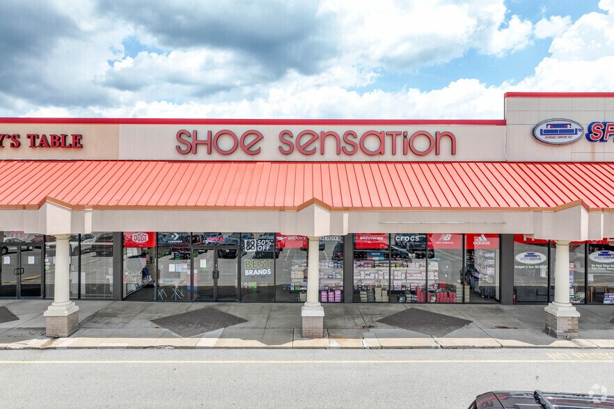 More Photos Of 200-300 Hillcrest Shopping Ctr, New Kensington Unknown For Lease