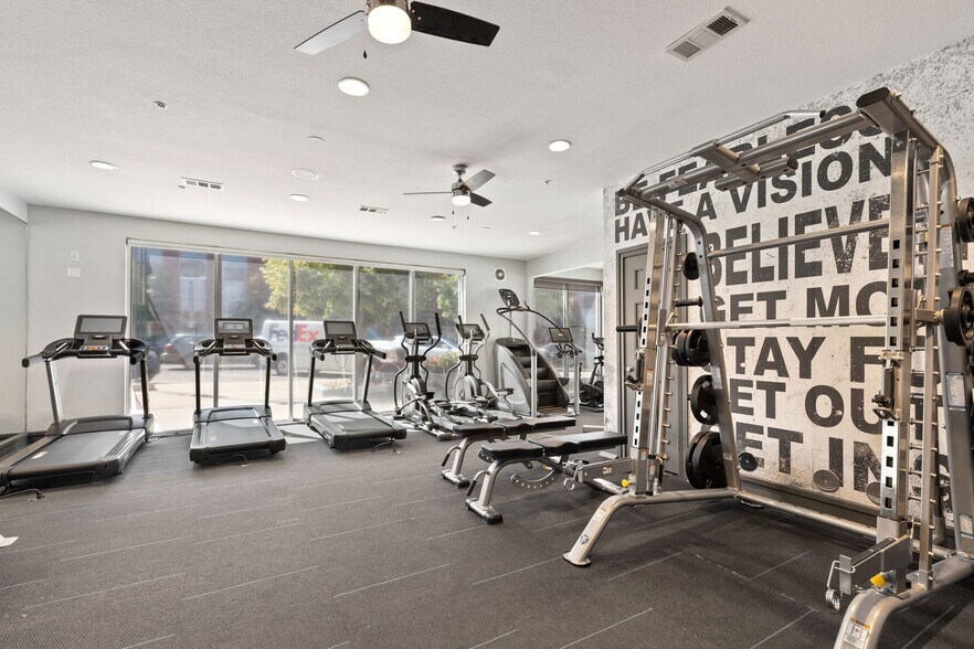 More Photos Of 801-901 Englewood Pky, Englewood Apartments For Lease