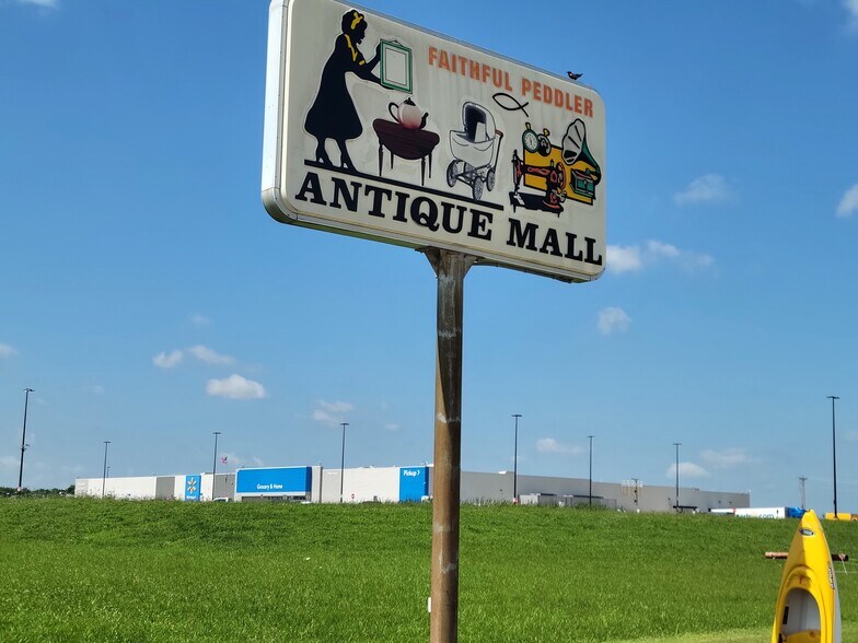 More Photos Of 13 SW 1st Ln, Lamar General Retail For Sale