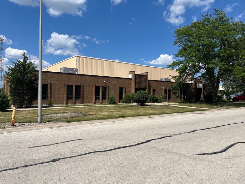Primary Photo Of 1700 W Cortland Ct, Addison Warehouse For Sale