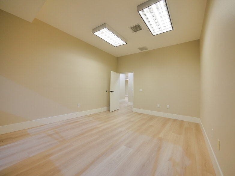 More Photos Of 450 S Lone Hill Ave, San Dimas Warehouse For Lease