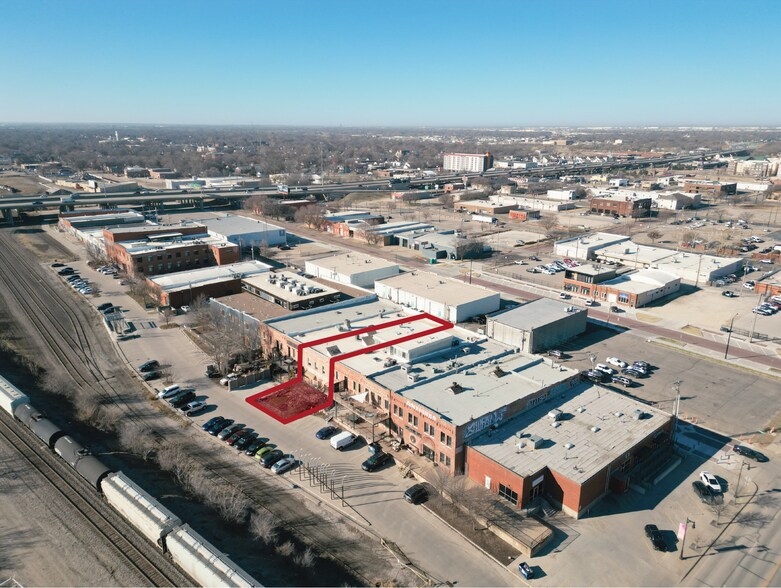 More Photos Of 418 S Commerce St, Wichita Flex For Sale