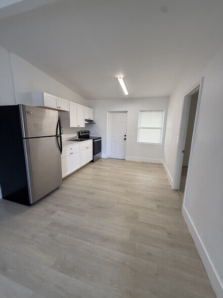 More Photos Of 320 NE 13th Ave, Boynton Beach Apartments For Sale