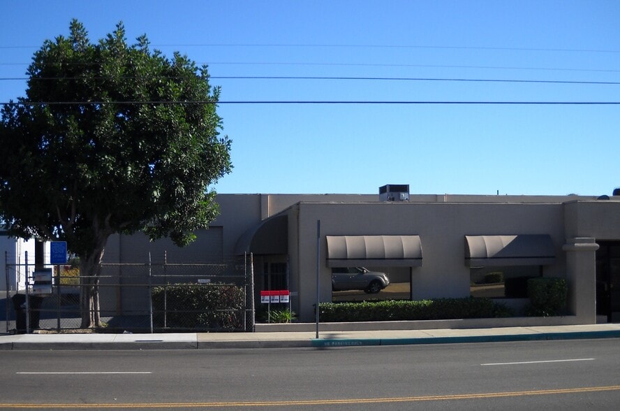 More Photos Of 1009 Brooks St, Ontario Warehouse For Lease