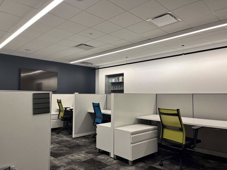 More Photos Of 33 Tech Valley Dr, East Greenbush Flex For Lease