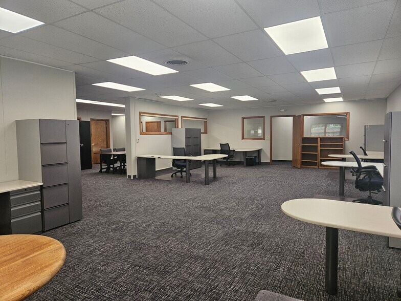 More Photos Of 1475 S Washington Ave, Saginaw Office For Lease