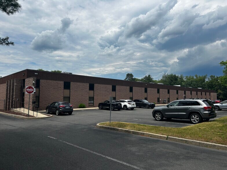 More Photos Of 14-16 Thomas J Rhodes Industrial Dr, Trenton Warehouse For Lease