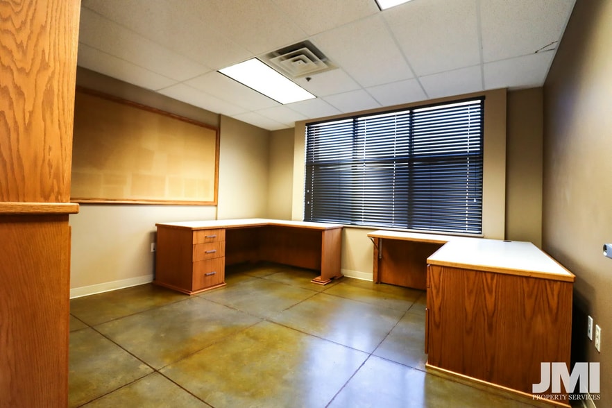 More Photos Of 795 E Factory Dr, St George Flex For Lease