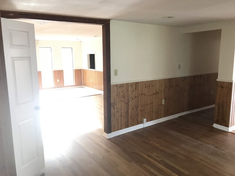 More Photos Of 12409 Curley St, San Antonio Loft Creative Space For Sale