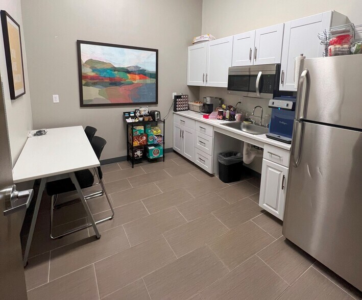 More Photos Of 13331 W Indian School Rd, Litchfield Park General Retail For Sale