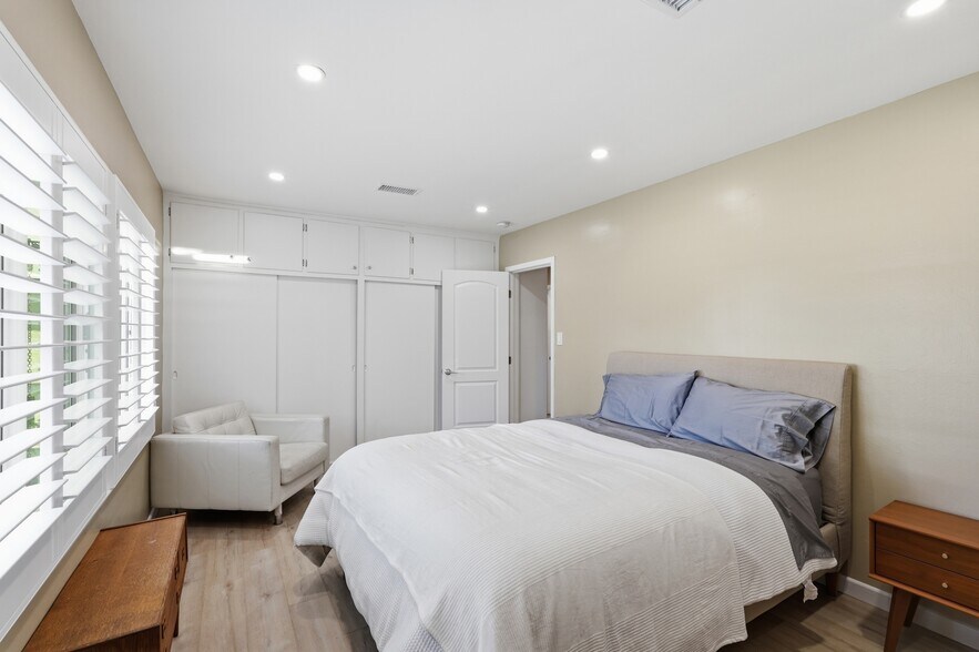 More Photos Of 5236 Bellingham Ave, Valley Village Apartments For Sale