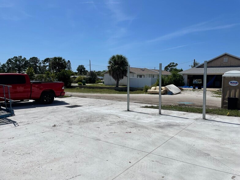 More Photos Of 2720 Placida Rd, Englewood Self Storage For Sale