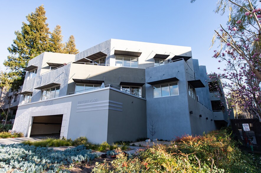 Primary Photo Of 20720 Ventura Blvd, Woodland Hills Office For Lease