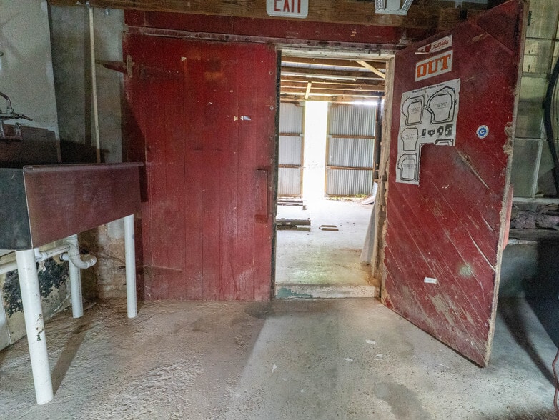 More Photos Of 110 E Clark St, Bartlett General Retail For Sale