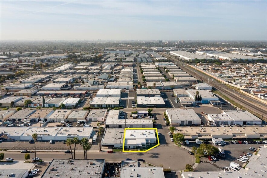 More Photos Of 1110-1112 E Ash Ave, Fullerton Manufacturing For Lease