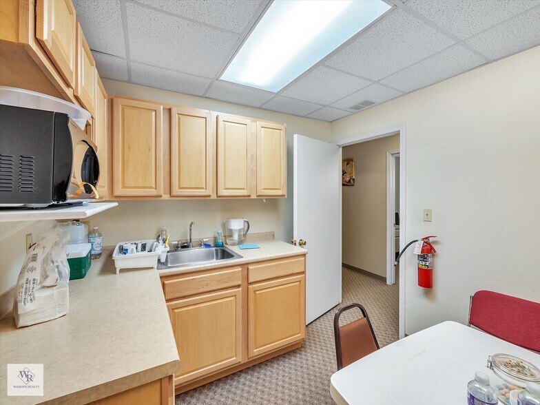 More Photos Of 25400-25430 Goddard Rd, Taylor Medical For Sale