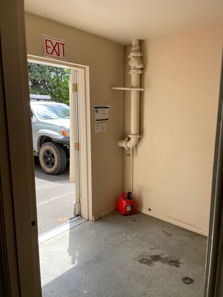 More Photos Of 1645 NE Lytle St, Bend Warehouse For Lease