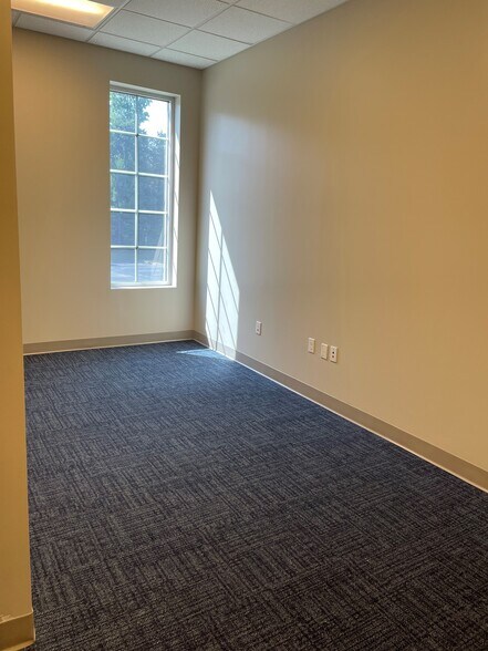 More Photos Of 19720 Jetton Rd, Cornelius Office For Lease