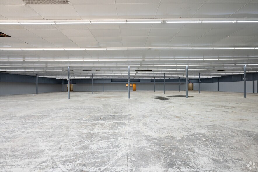 More Photos Of 2802 N Lafayette Rd, Indianapolis Unknown For Lease