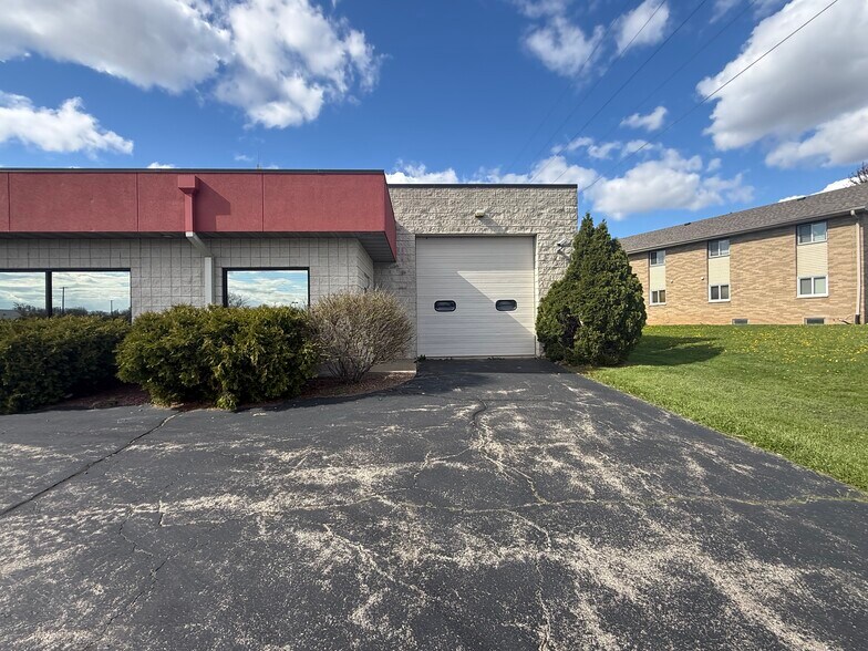 More Photos Of 500 W Calumet St, Appleton Freestanding For Sale
