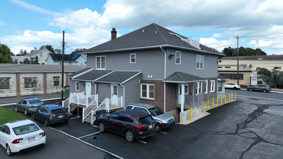More Photos Of 550 S Main St, Nazareth General Retail For Sale