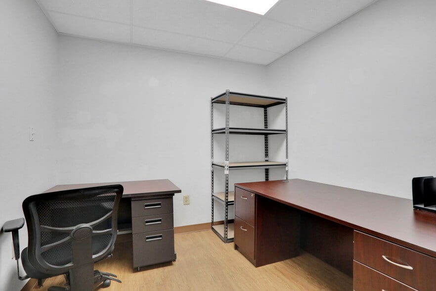 More Photos Of 1736 University Blvd S, Jacksonville Medical For Lease